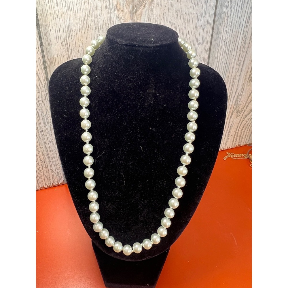 VINTAGE FAUX SOFT BLUE PEARL NECKLACE 19 INCH Gold tone clasp